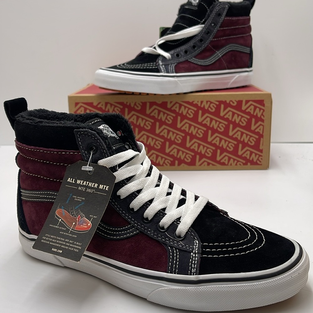 Vans Men’s Sk8-Hi Mte
(Mte) Port Royale/Black
VN0A4BV7XKZ
Boots Sneakers